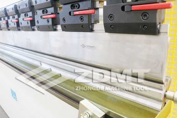 模具.jpg 模具.jpg