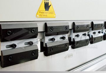 上模夹具.jpg 上模夹具.jpg